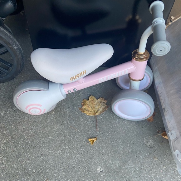 Pink and White toddler balance bike three wheels - Picture 1 of 3